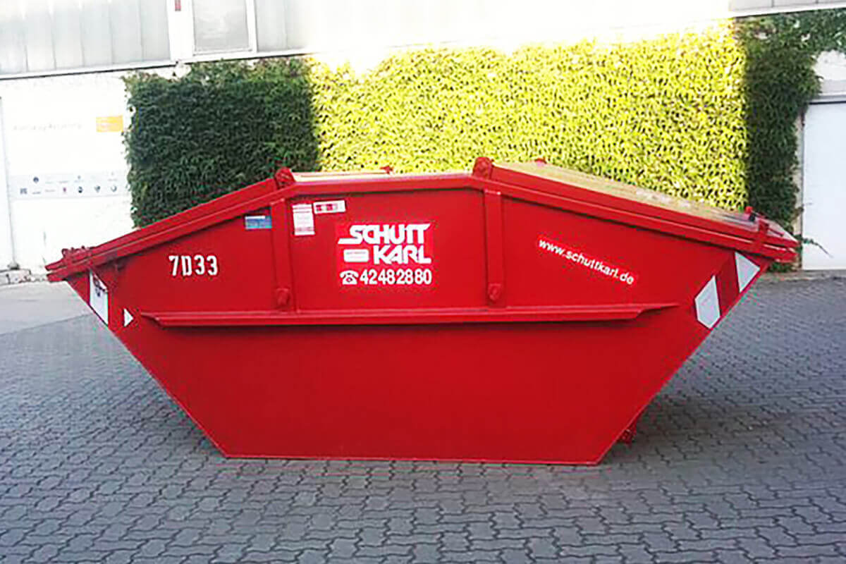 Alte Fliesen im Bauschutt-Container von Schutt Karl in Nürnberg entsorgen